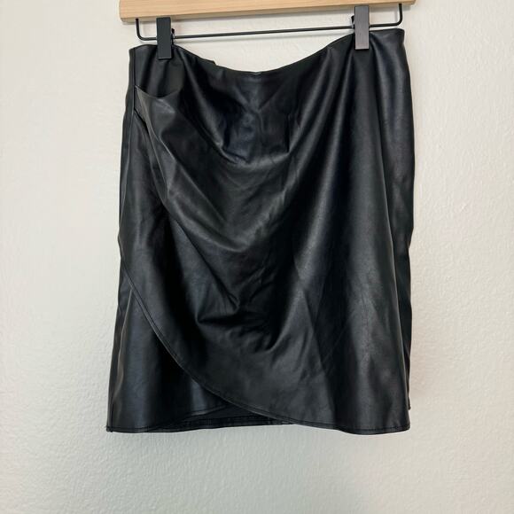 Missguided Women's Black Wrap Mini Skirt Faux Leather A-Line Going Out Size 8 - Picture 2 of 5